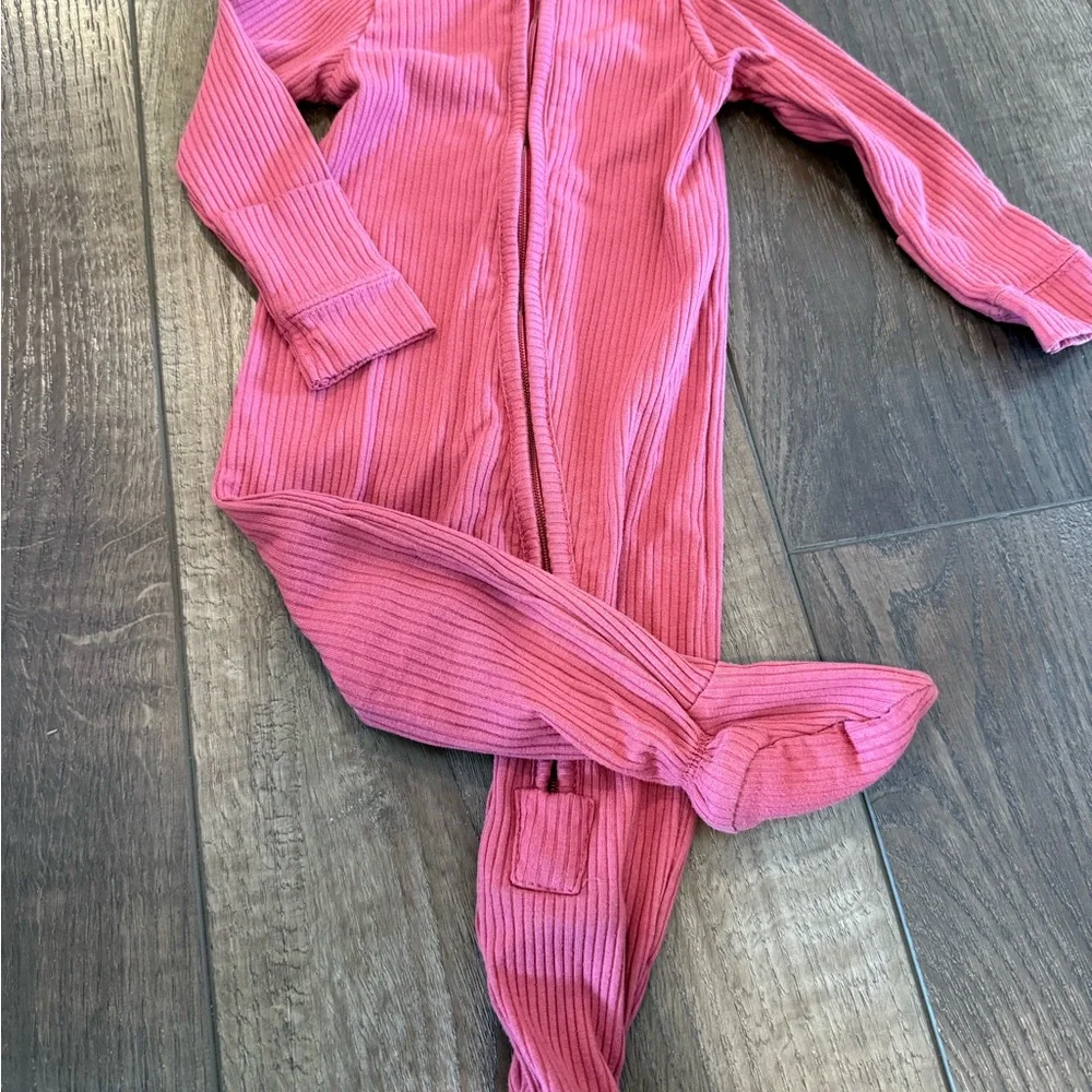 Copper Pearl Ribbed Raspberry One-Piece Footed Pajamas 3-6 Month - Picture 1 of 3